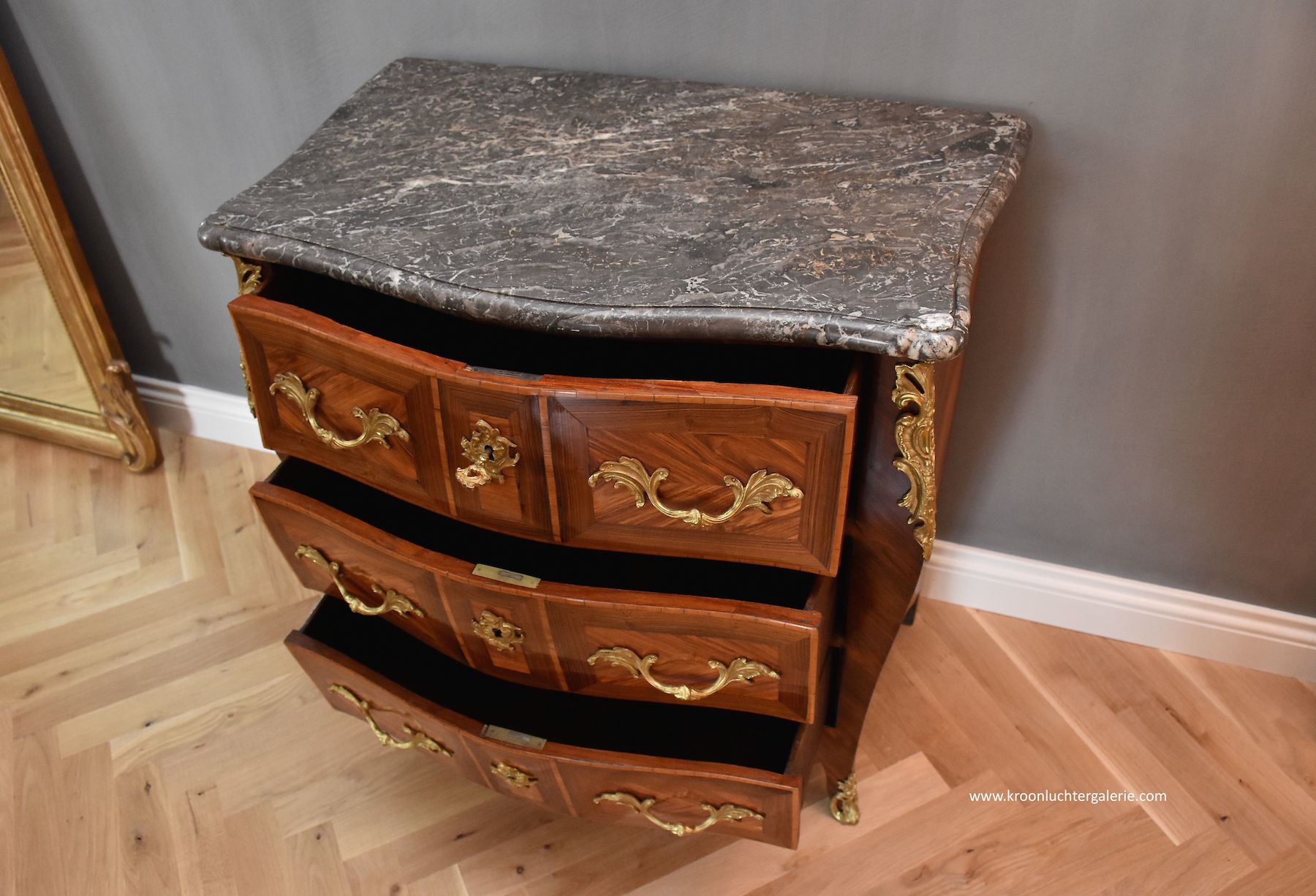 Franse Louis XV commode