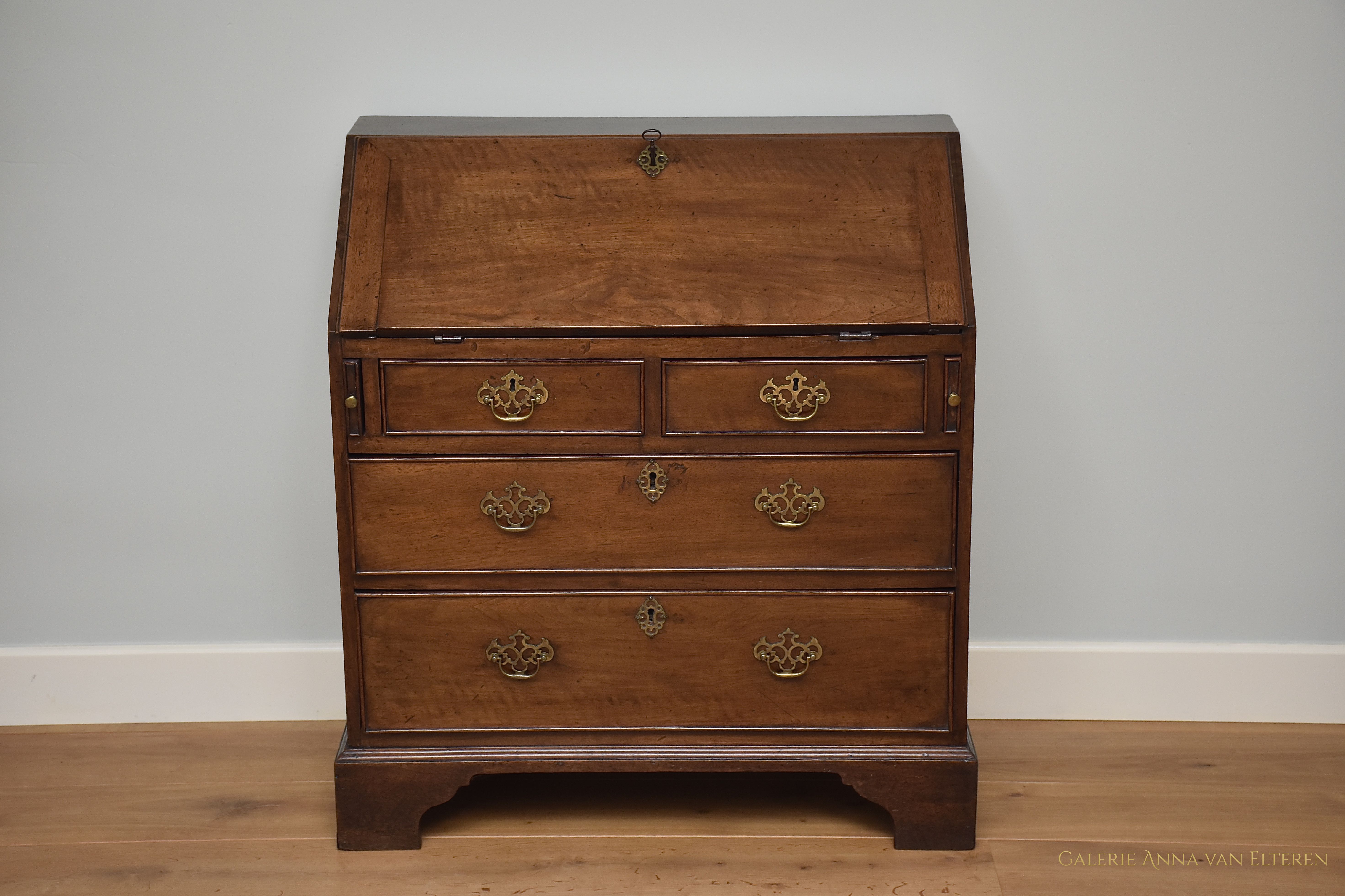 Antieke Engelse secretaire/ bureau