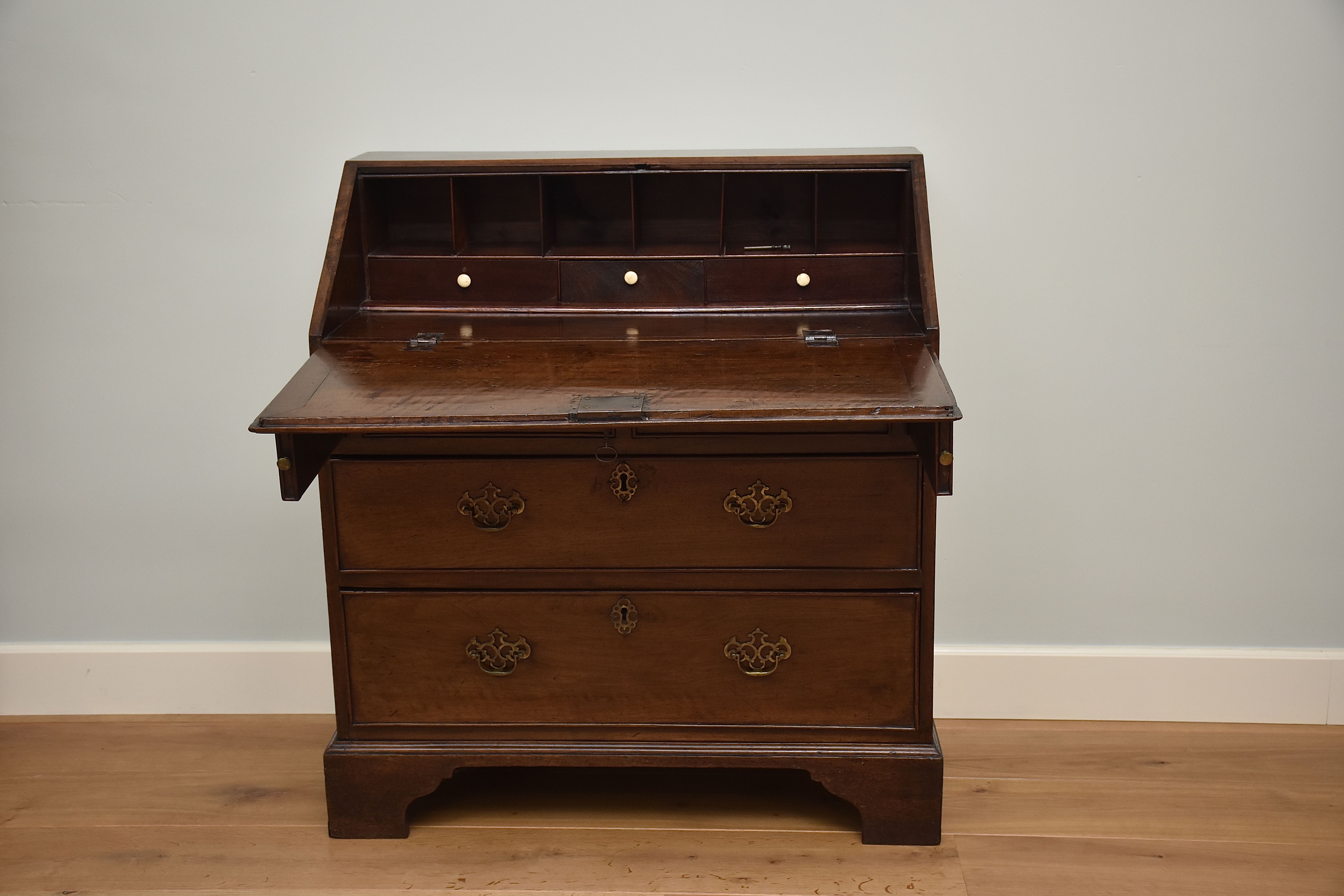 Antieke Engelse secretaire/ bureau