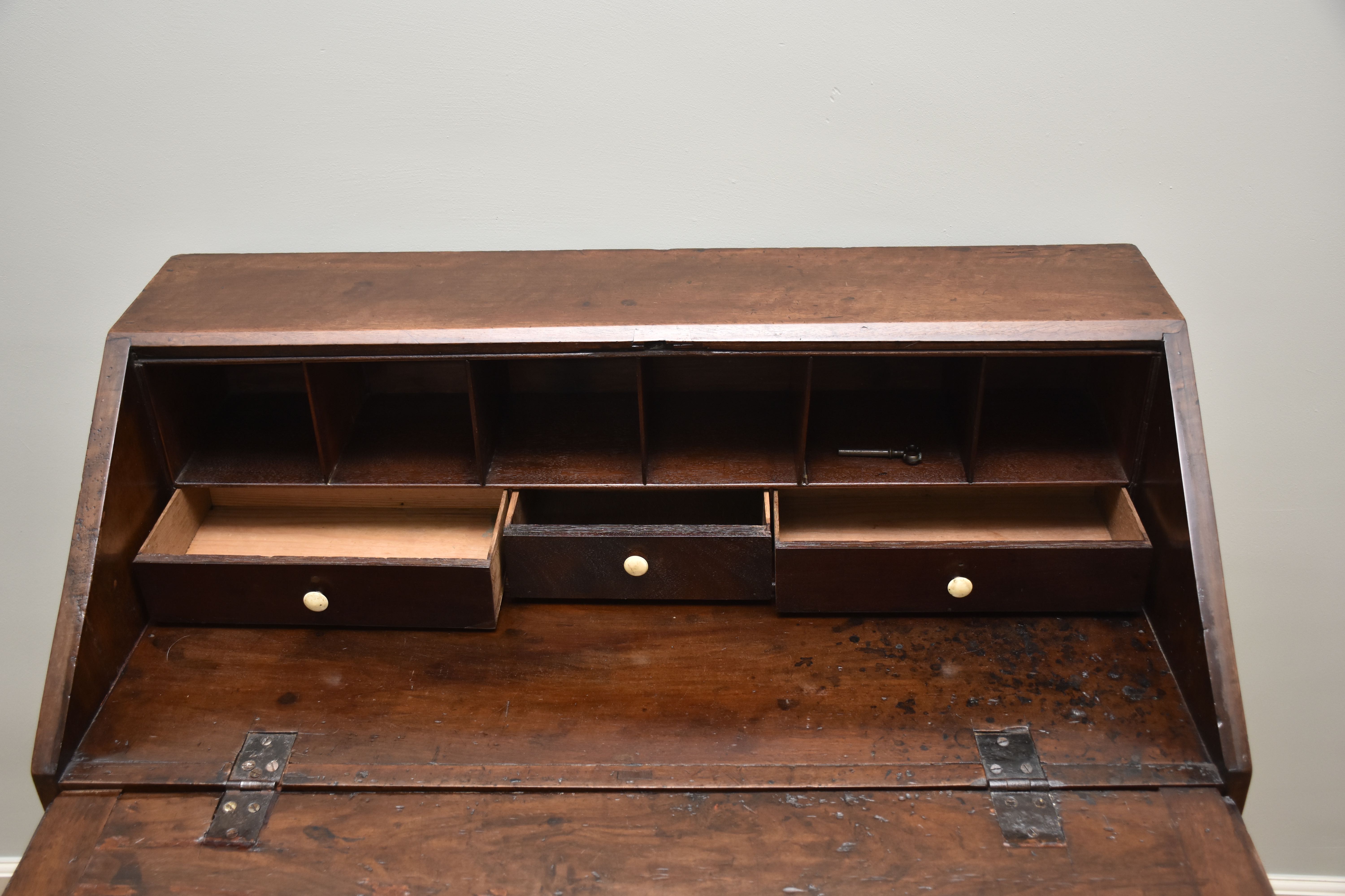 Antieke Engelse secretaire/ bureau