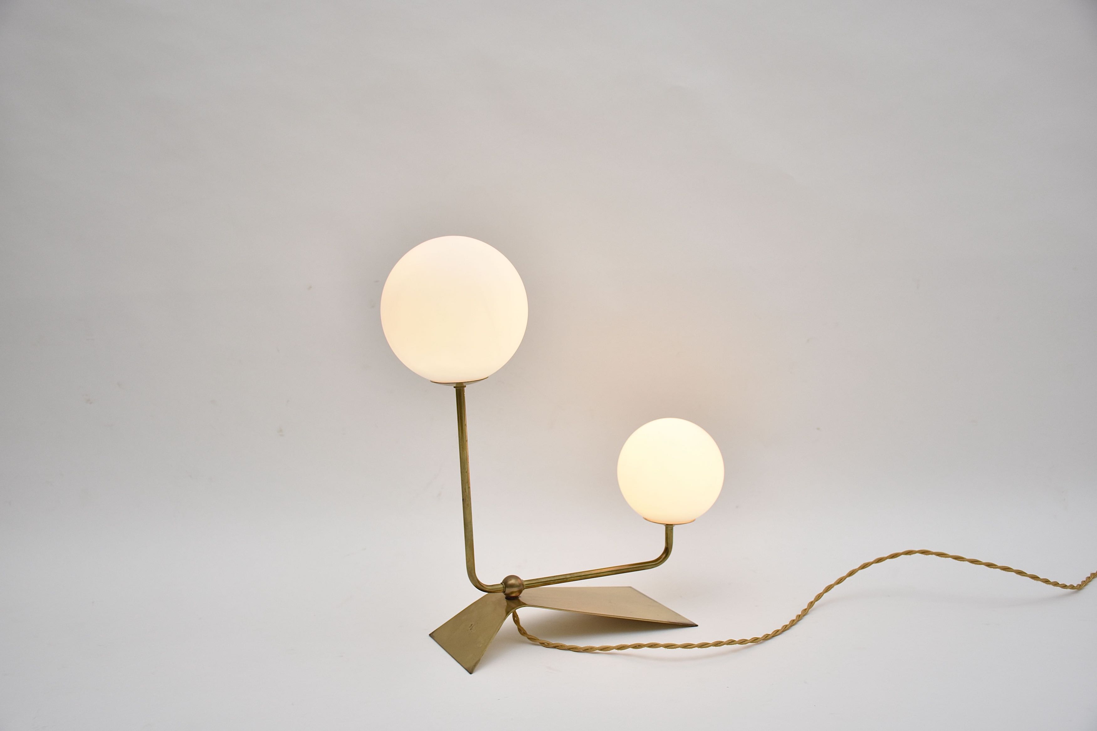 Mid-century Scandinavische messing en glas tafel/  bureaulamp