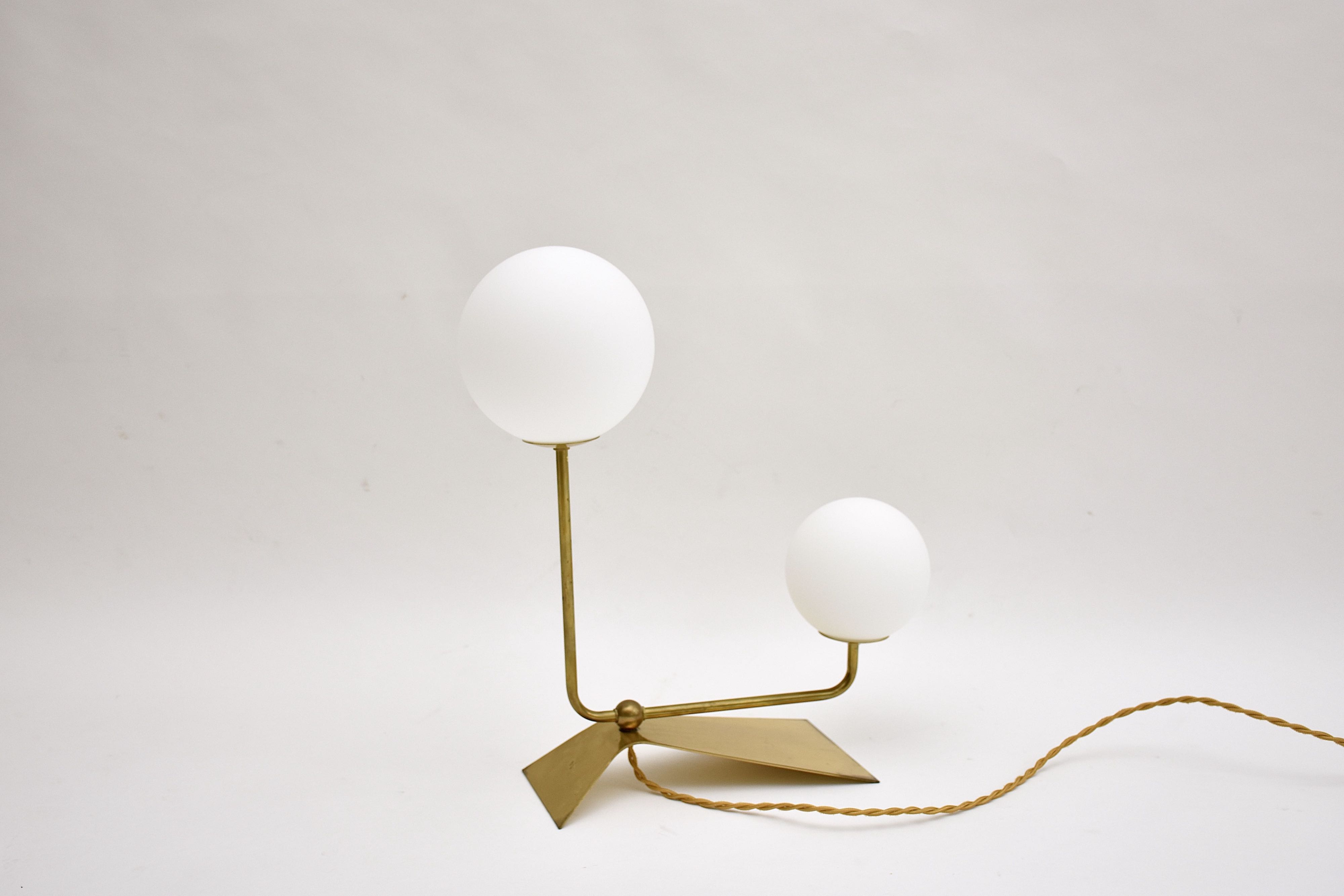 Mid-century Scandinavische messing en glas tafel/  bureaulamp