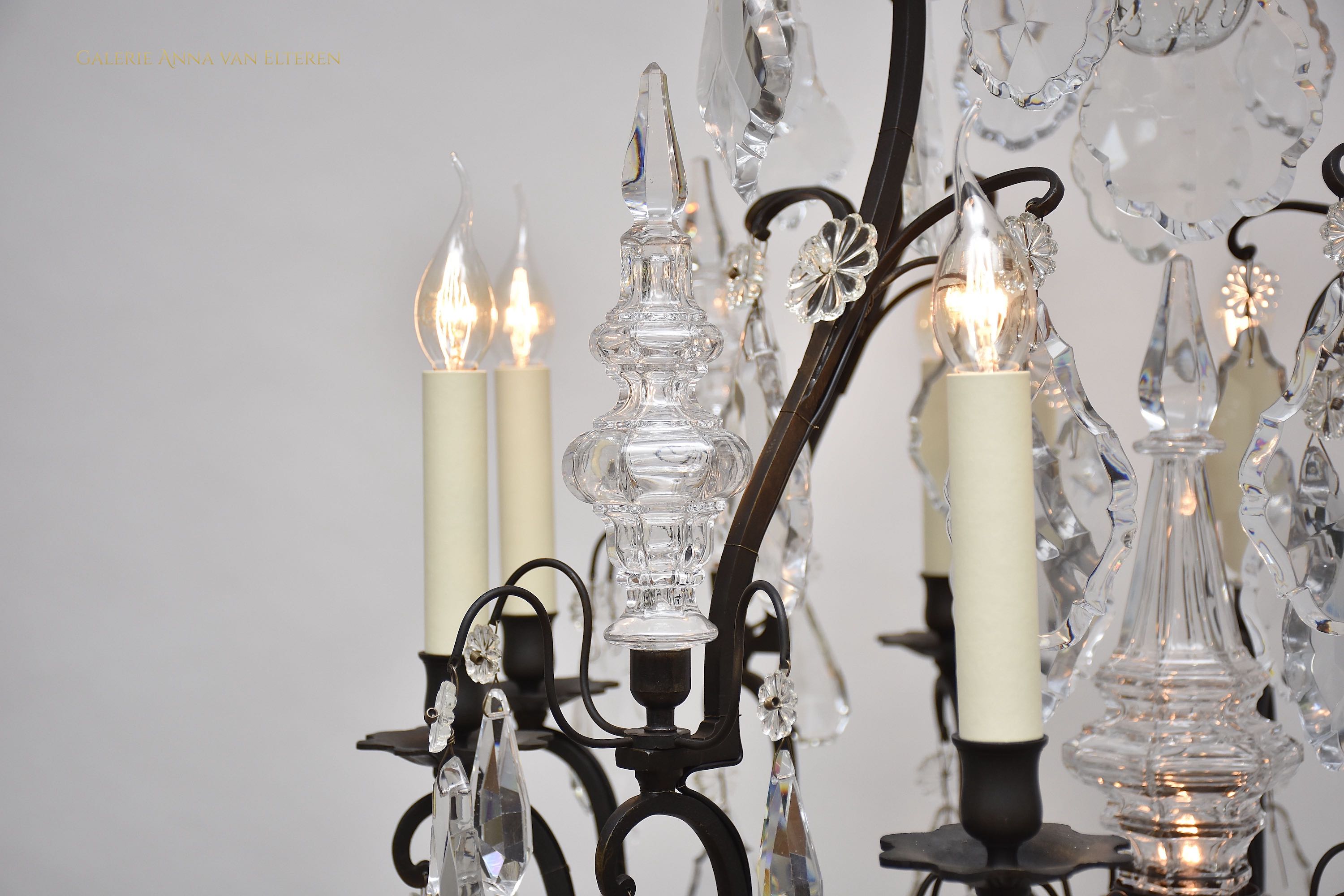 Bronze and Baccarat crystal French chandelier in the style of Louis XV