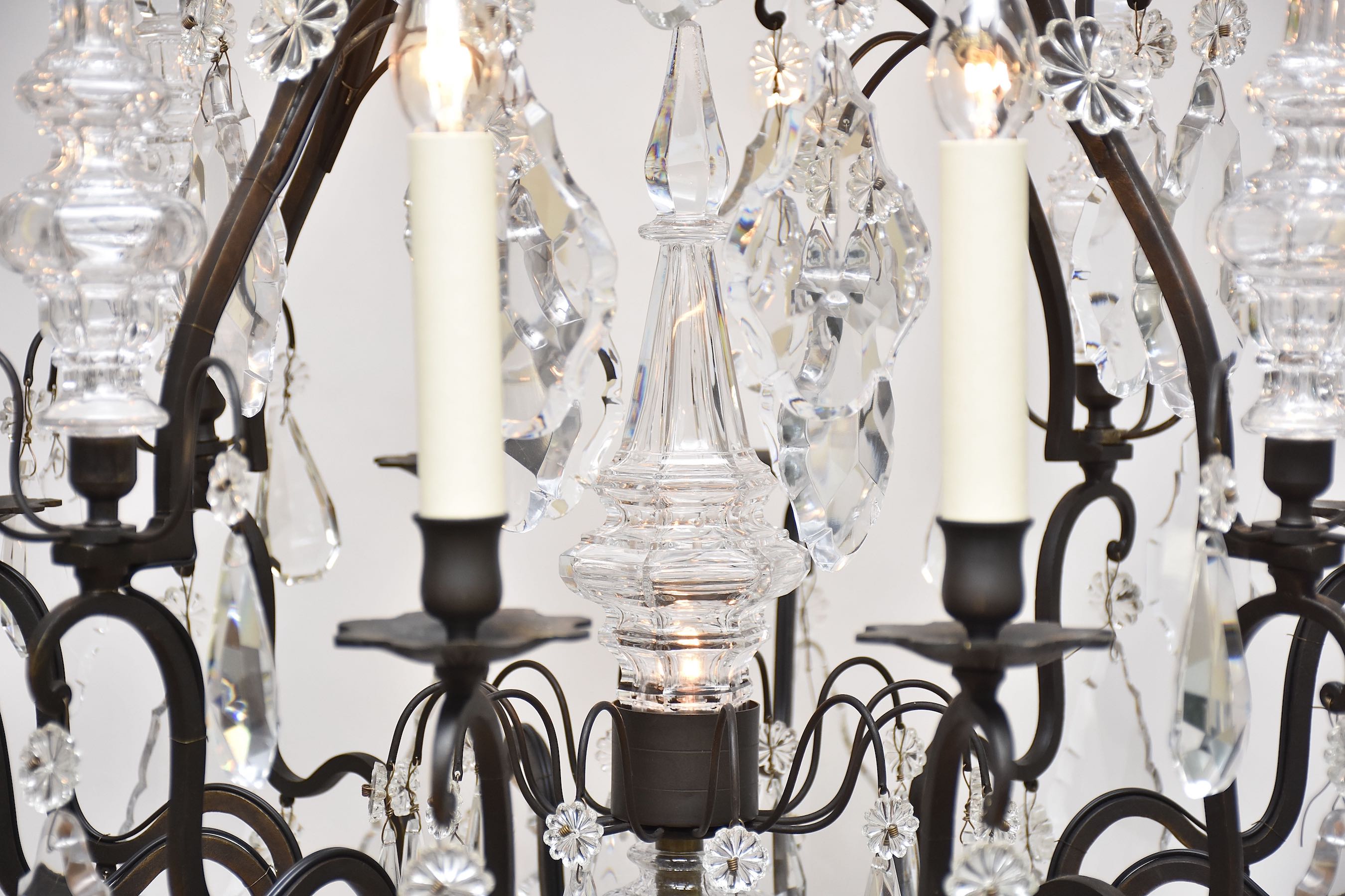 Bronze and Baccarat crystal French chandelier in the style of Louis XV