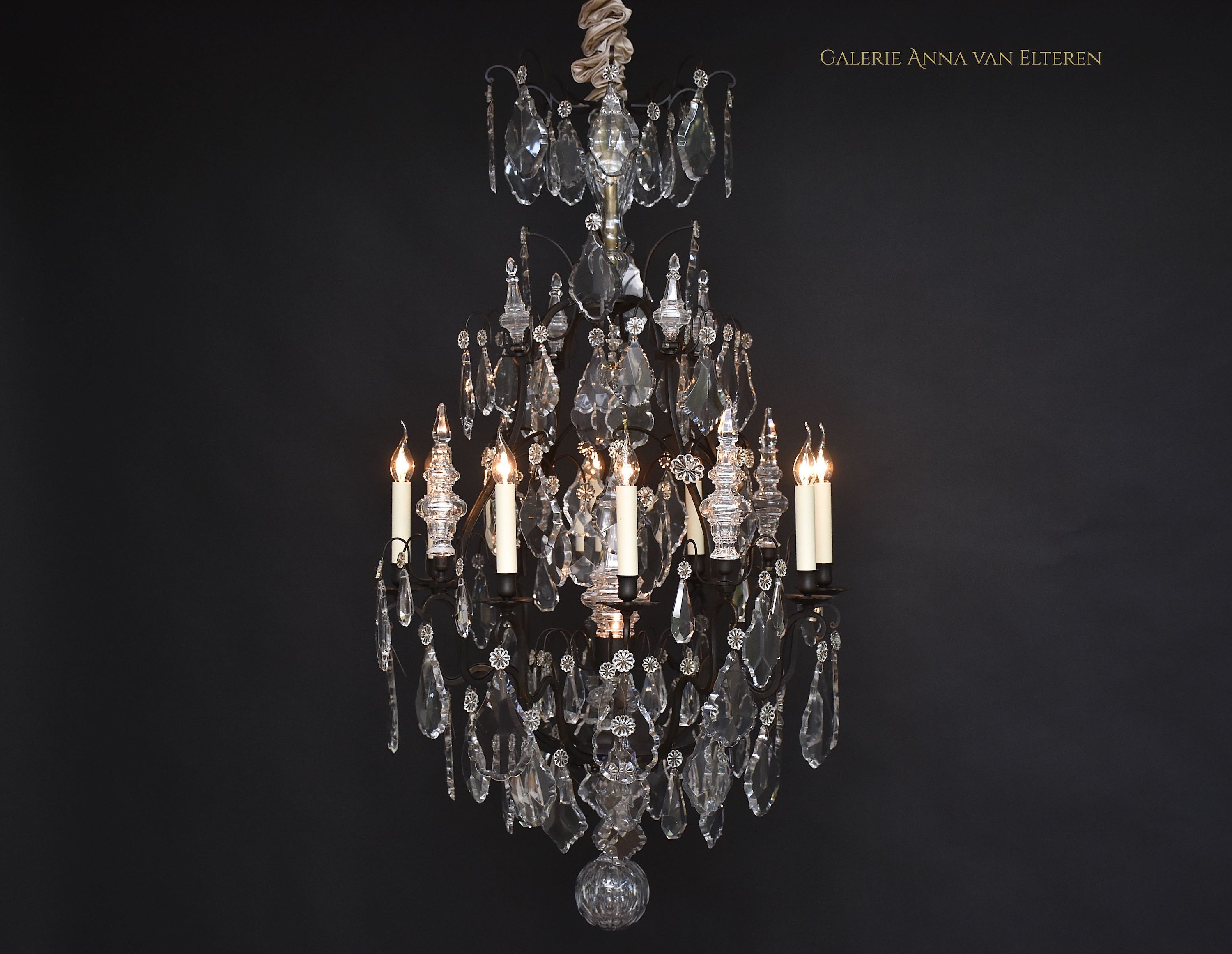 Bronze and Baccarat crystal French chandelier in the style of Louis XV