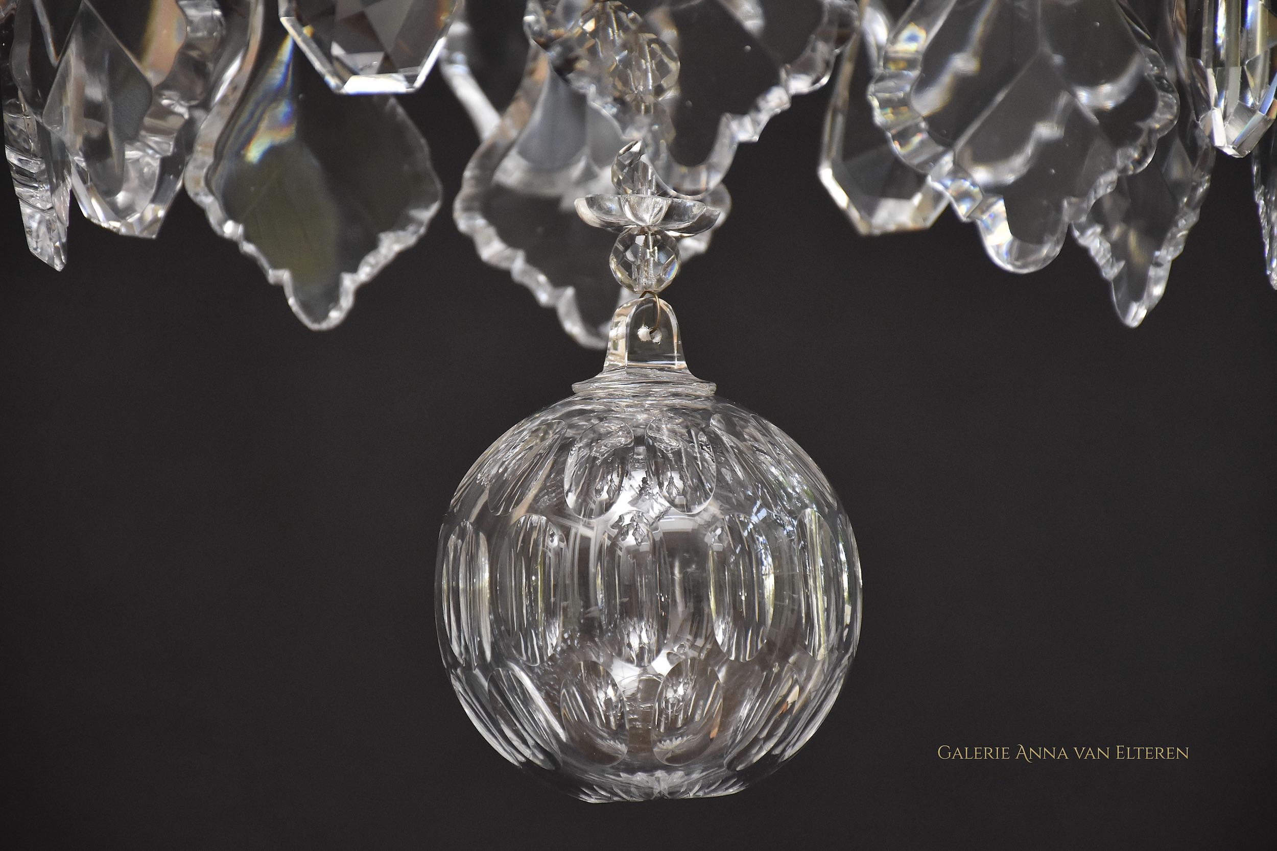 Bronze and Baccarat crystal French chandelier in the style of Louis XV