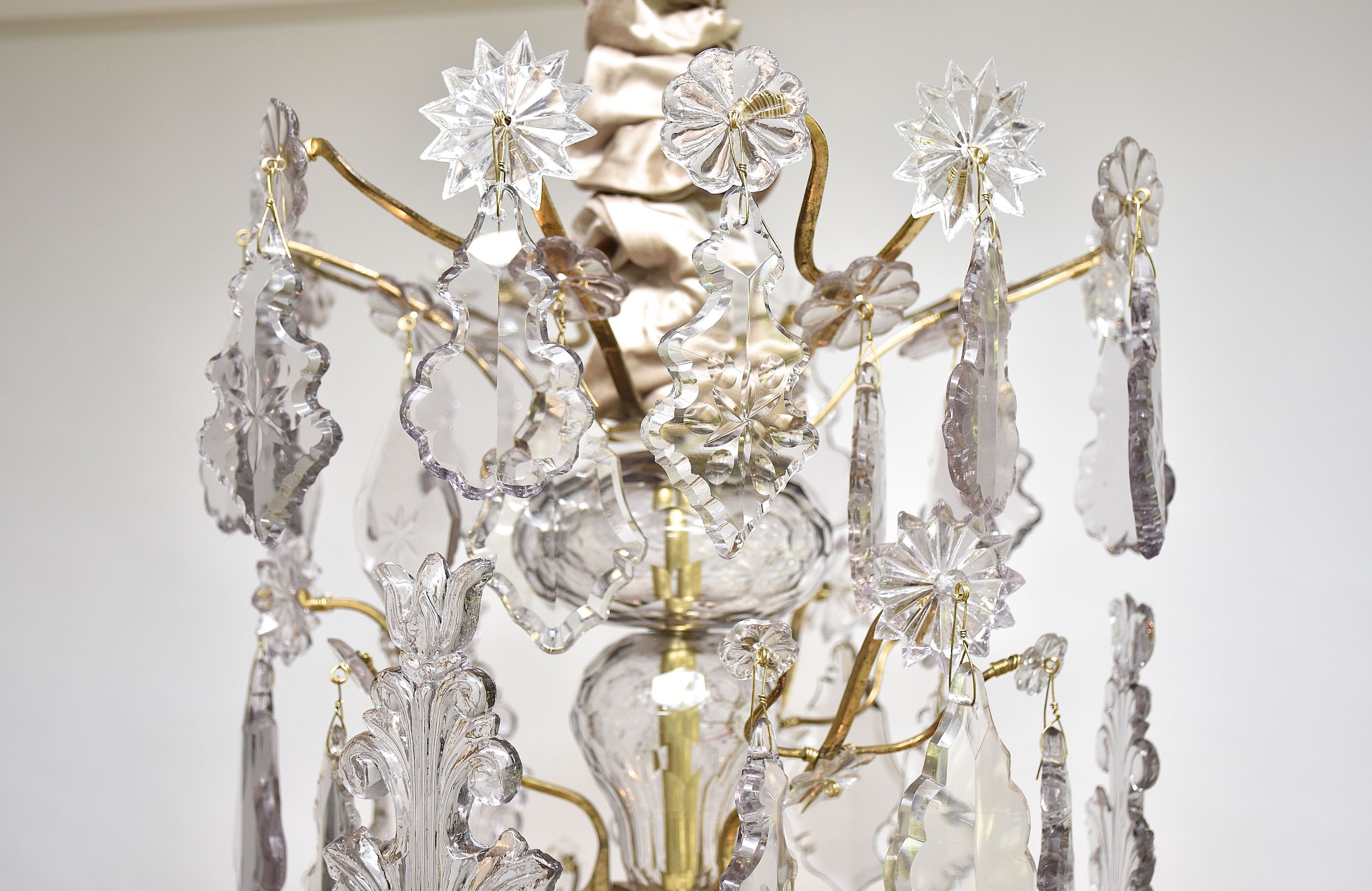 Antiker französischer Leuchter aus vergoldeter Bronze aus der Zeit Louis XV