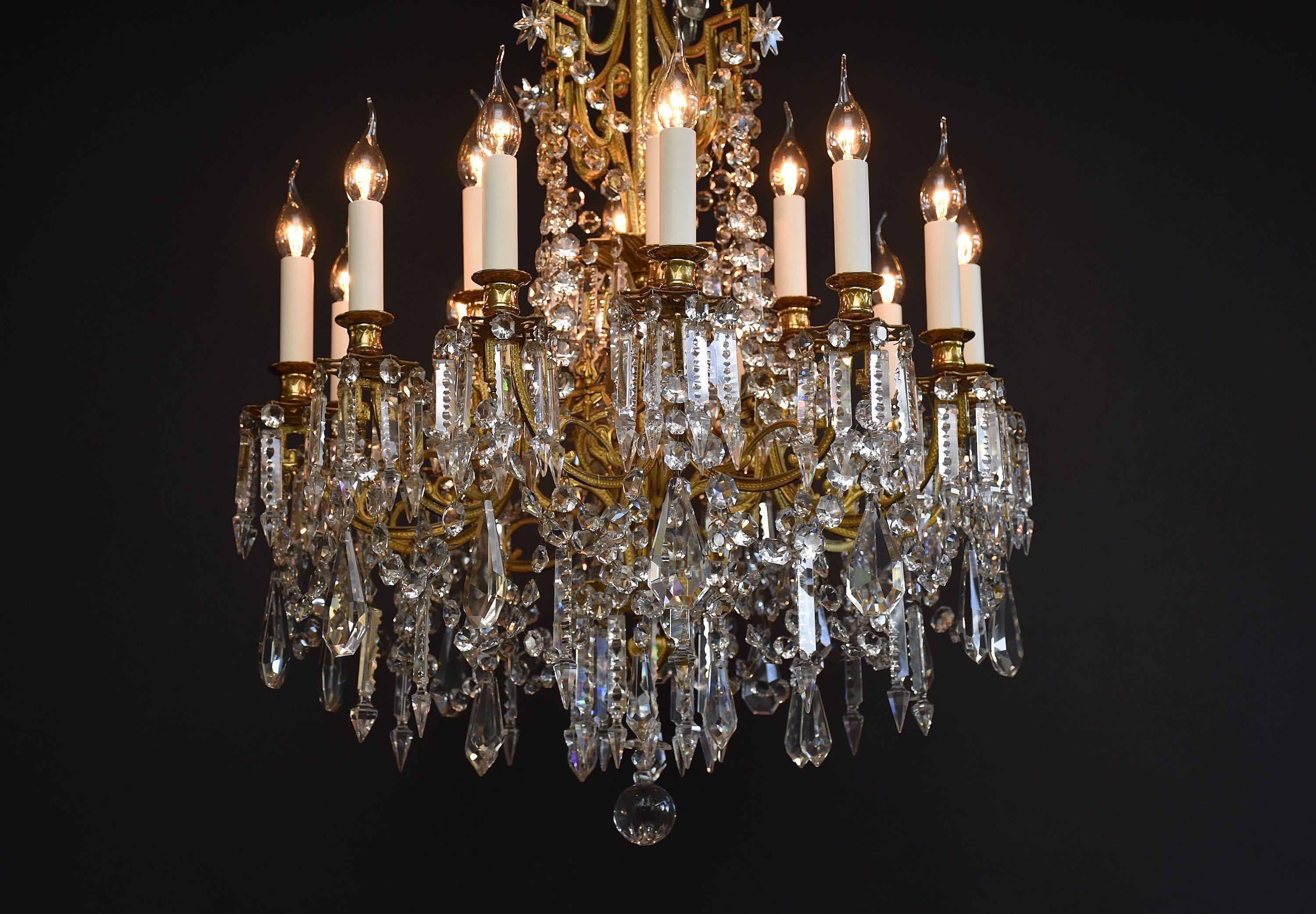 Antiker französischer Kronleuchter im Stil von Louis XVI