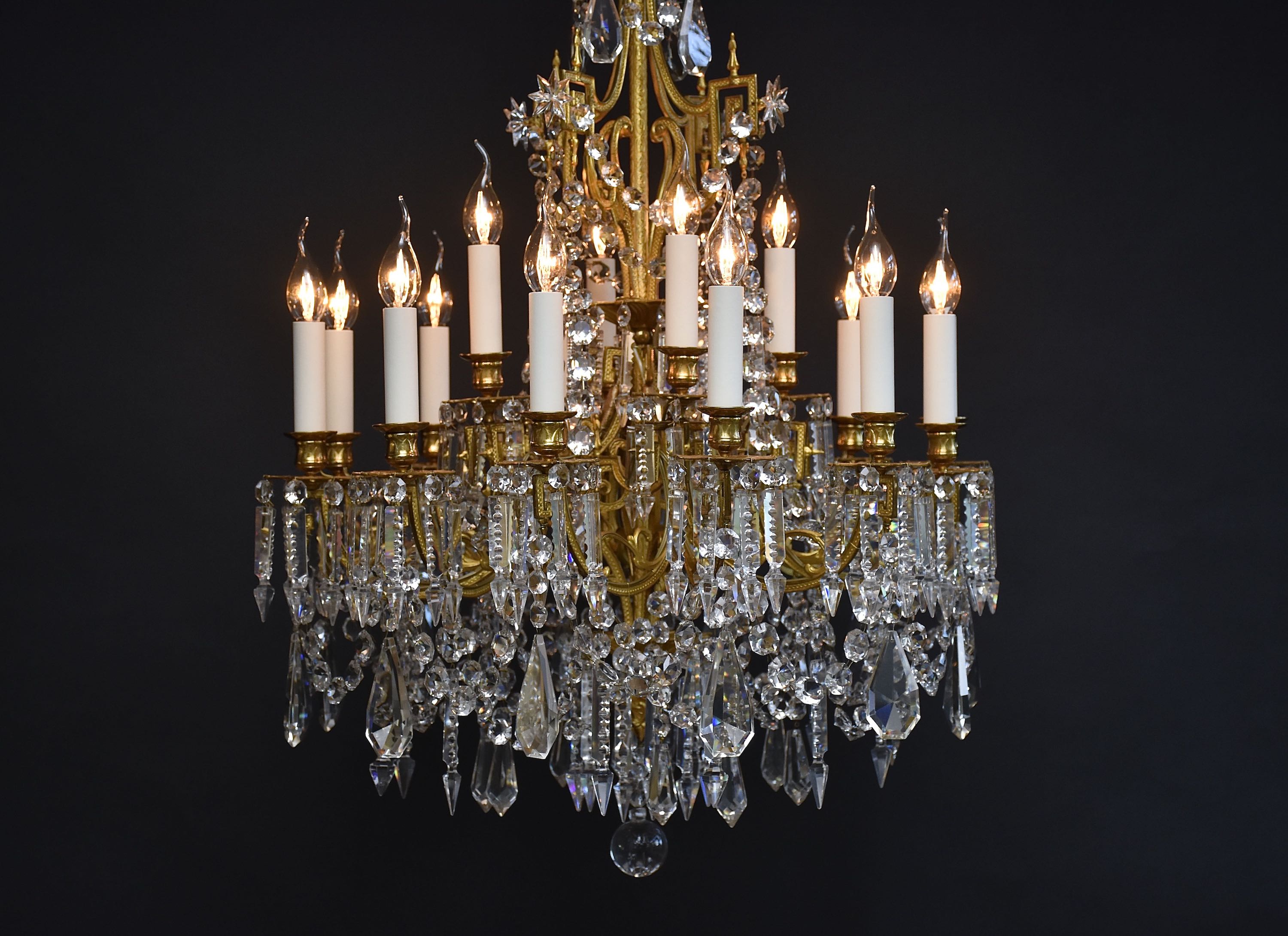 Antiker französischer Kronleuchter im Stil von Louis XVI