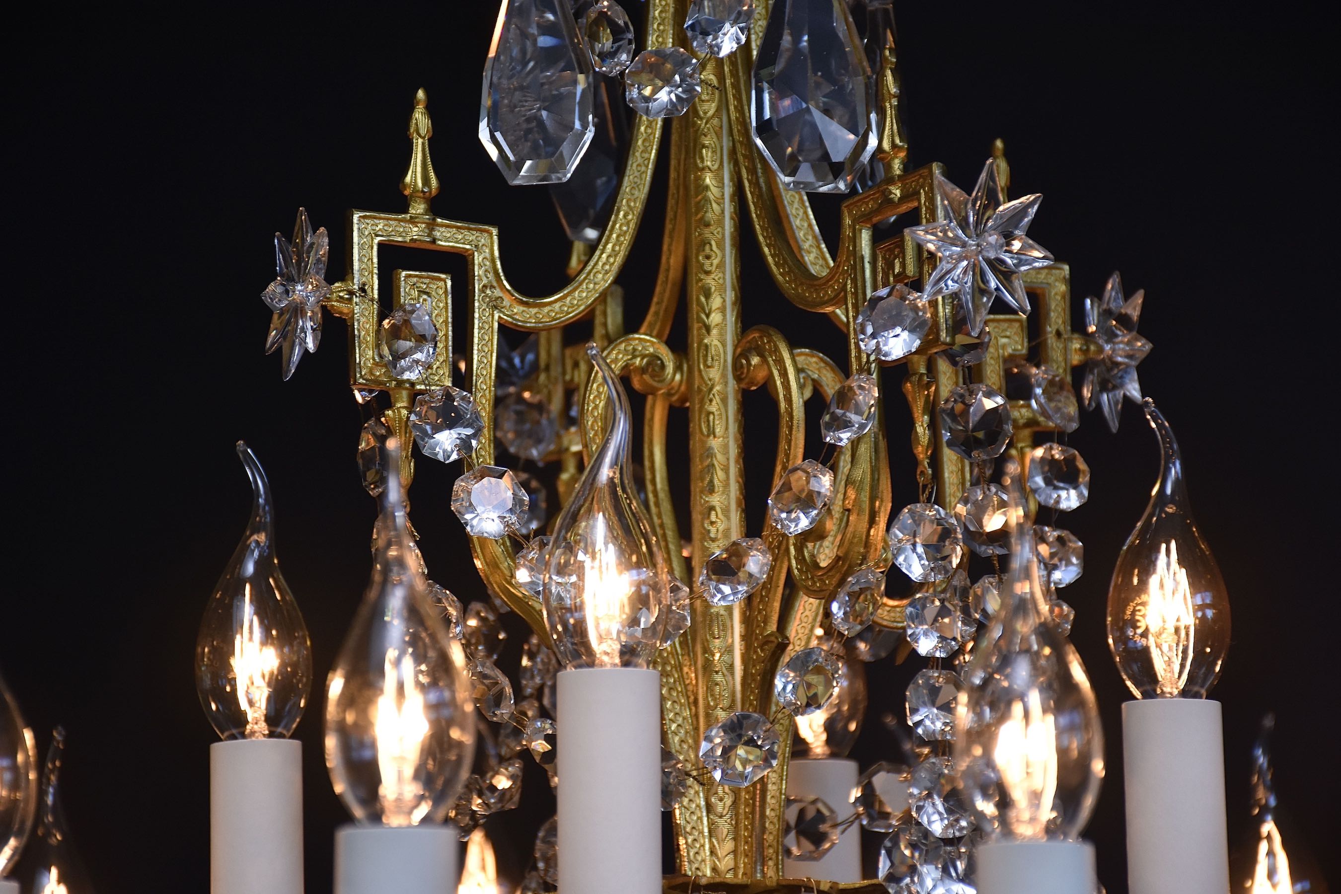 Antiker französischer Kronleuchter im Stil von Louis XVI