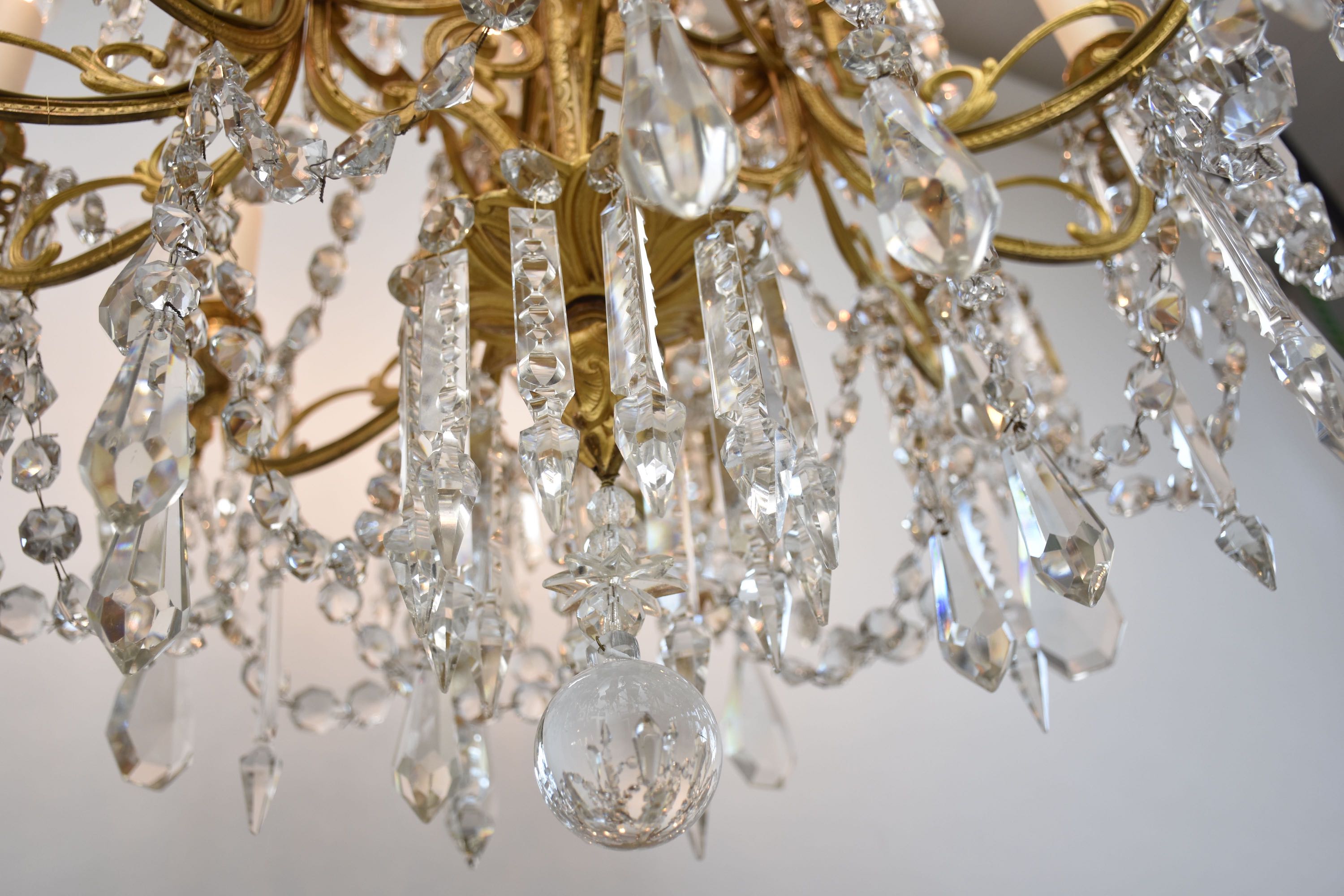 Antiker französischer Kronleuchter im Stil von Louis XVI