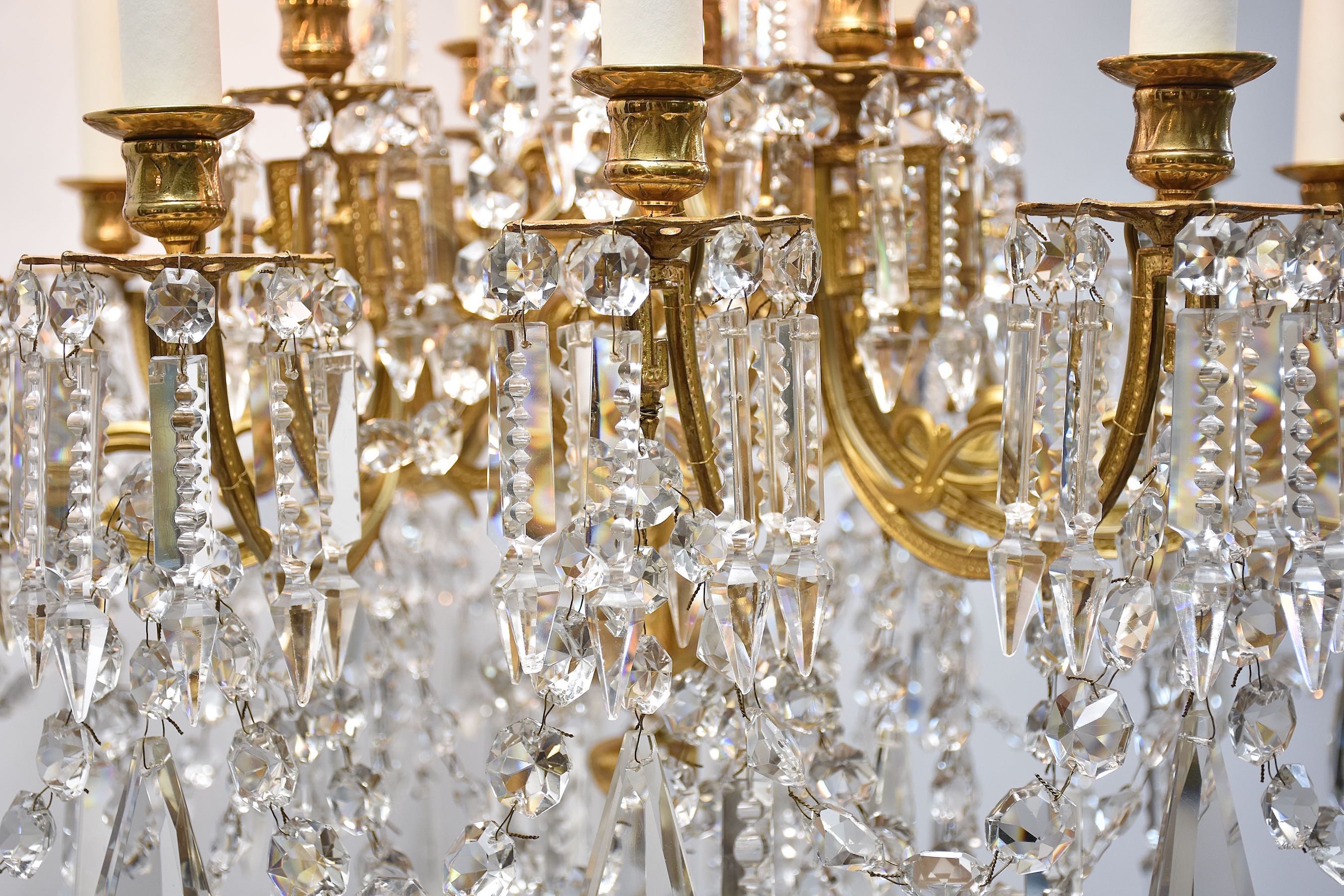 Antiker französischer Kronleuchter im Stil von Louis XVI