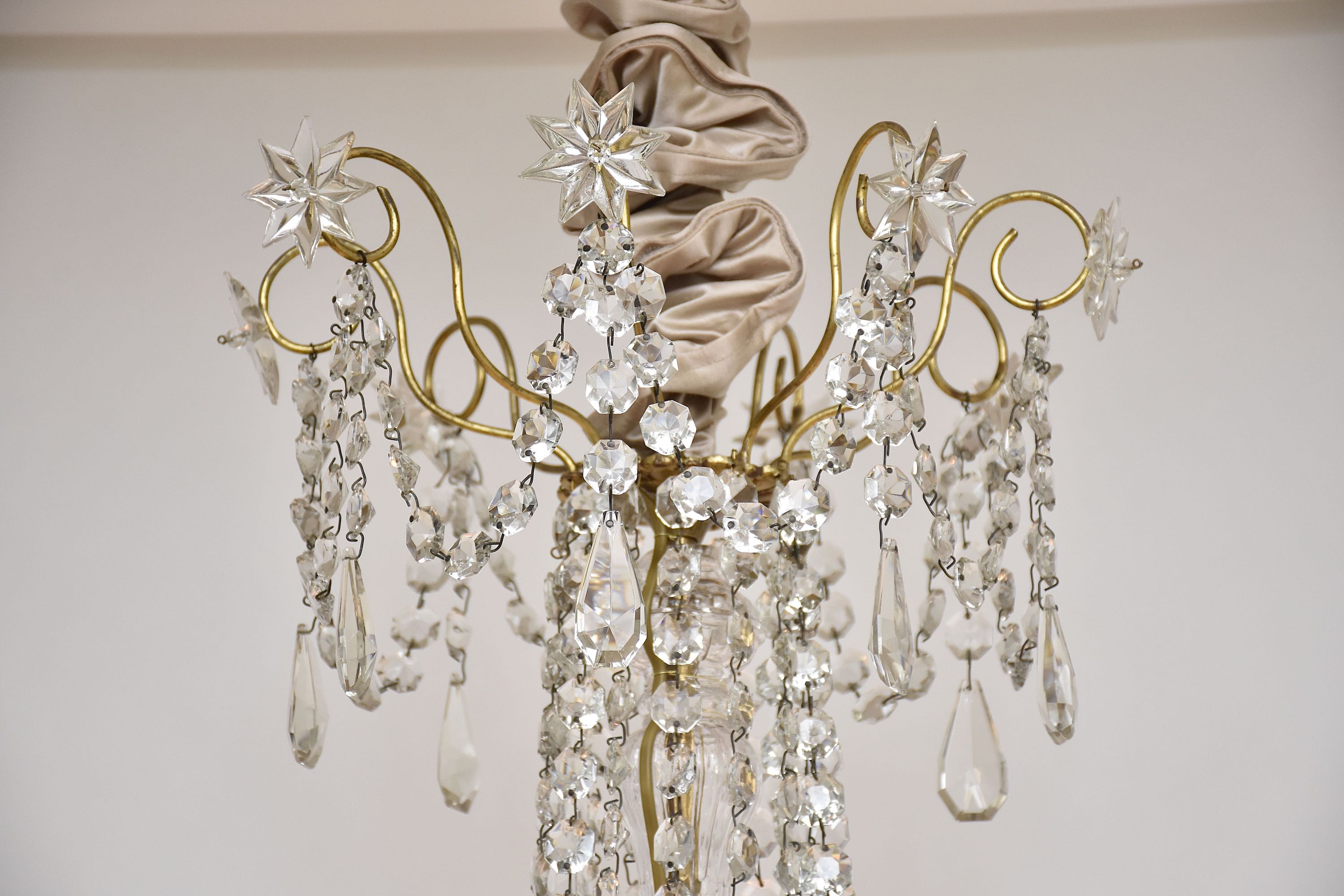 Grote Franse kristallen kroonluchter in stijl van Lodewijk XVI