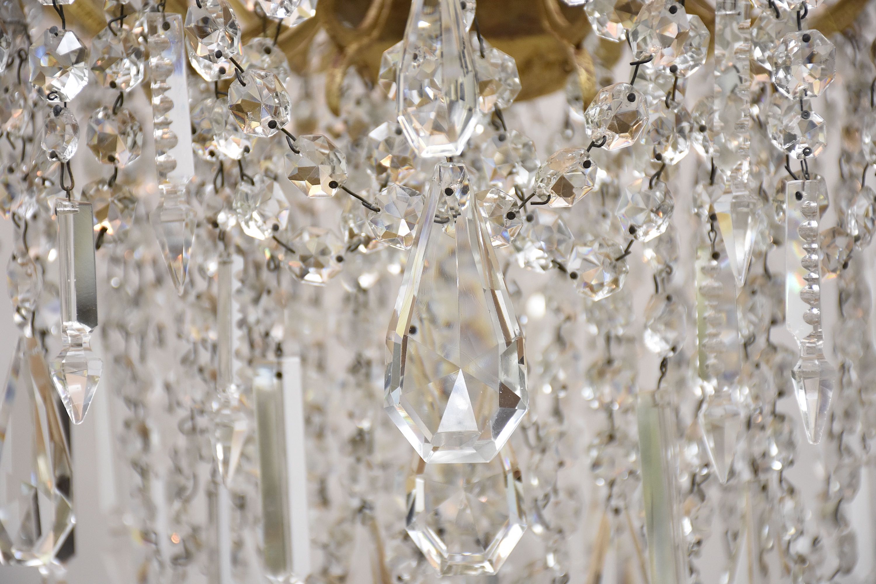 Grote Franse kristallen kroonluchter in stijl van Lodewijk XVI