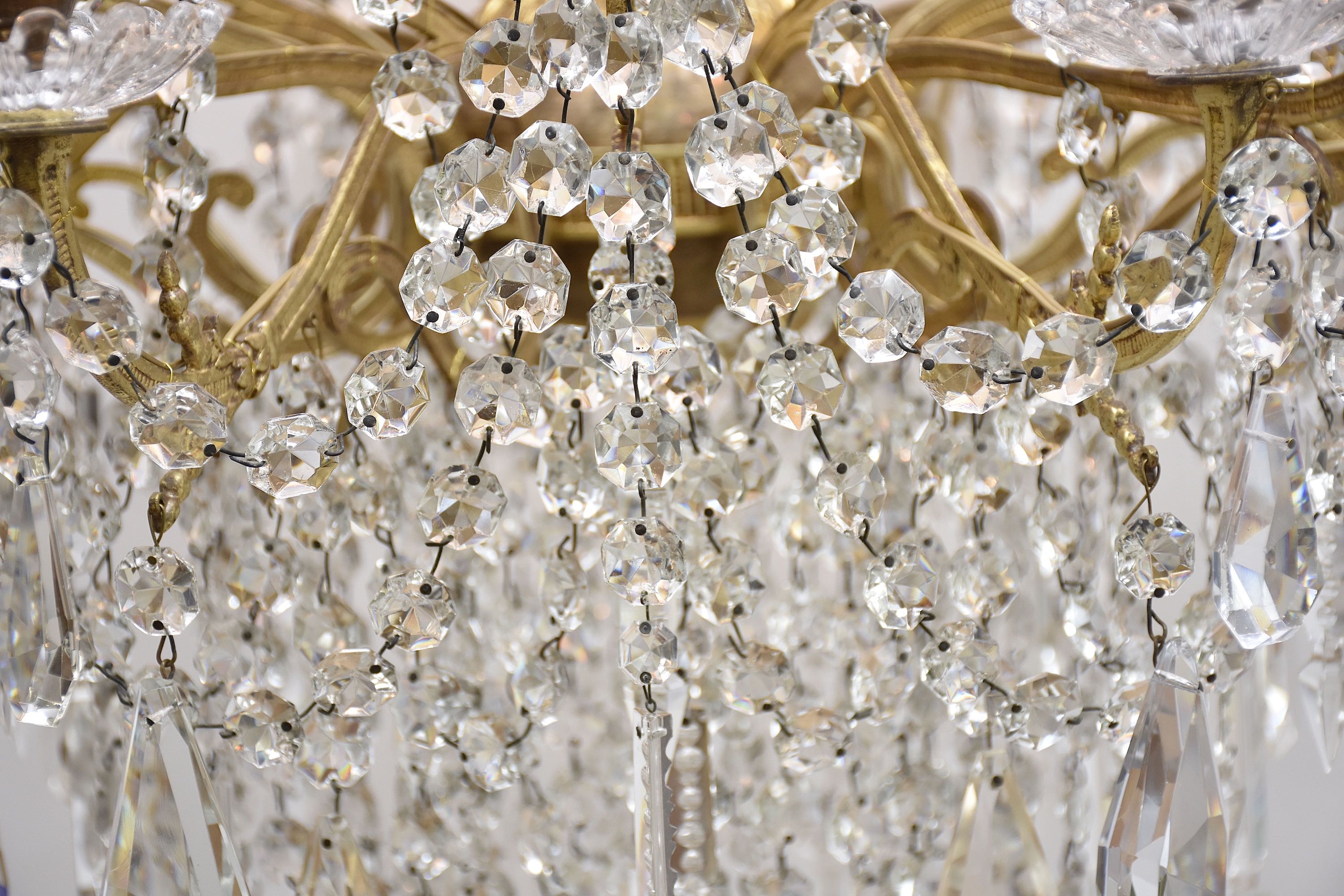 Grote Franse kristallen kroonluchter in stijl van Lodewijk XVI