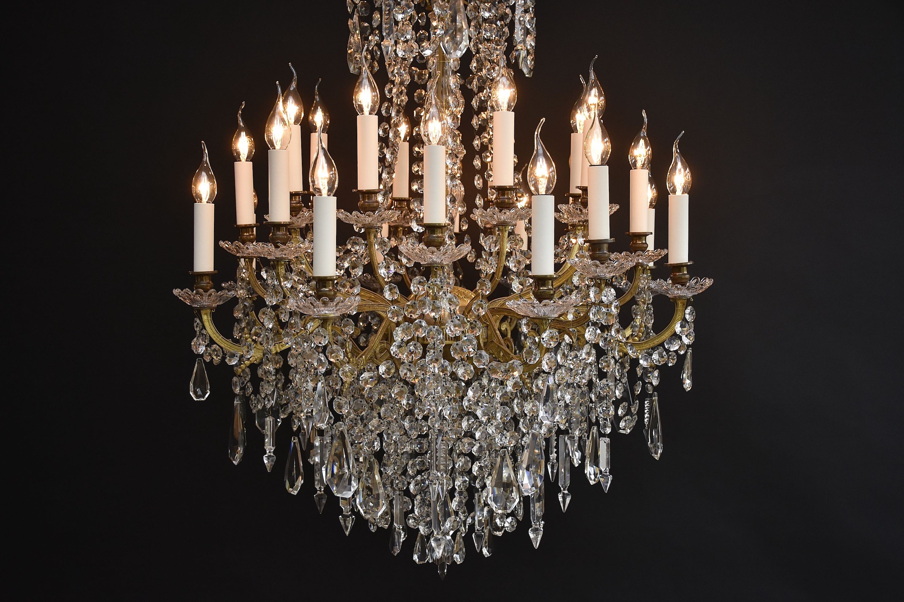 Grote Franse kristallen kroonluchter in stijl van Lodewijk XVI
