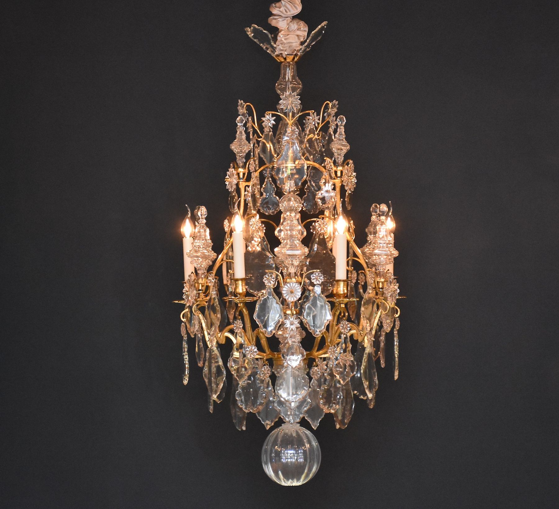 18e eeuwse brons vergulde Franse kroonluchter 'lustre cage' Louis XV epoque