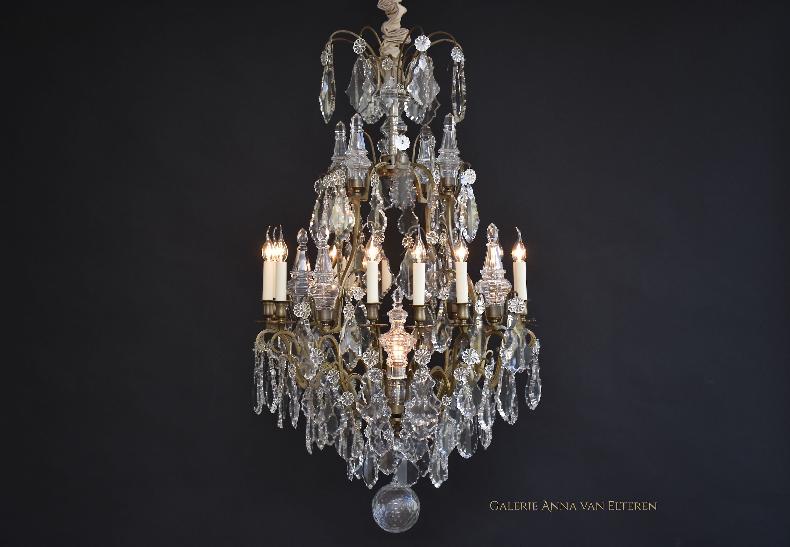 19th c. large French chandelier in the style of Louis XV