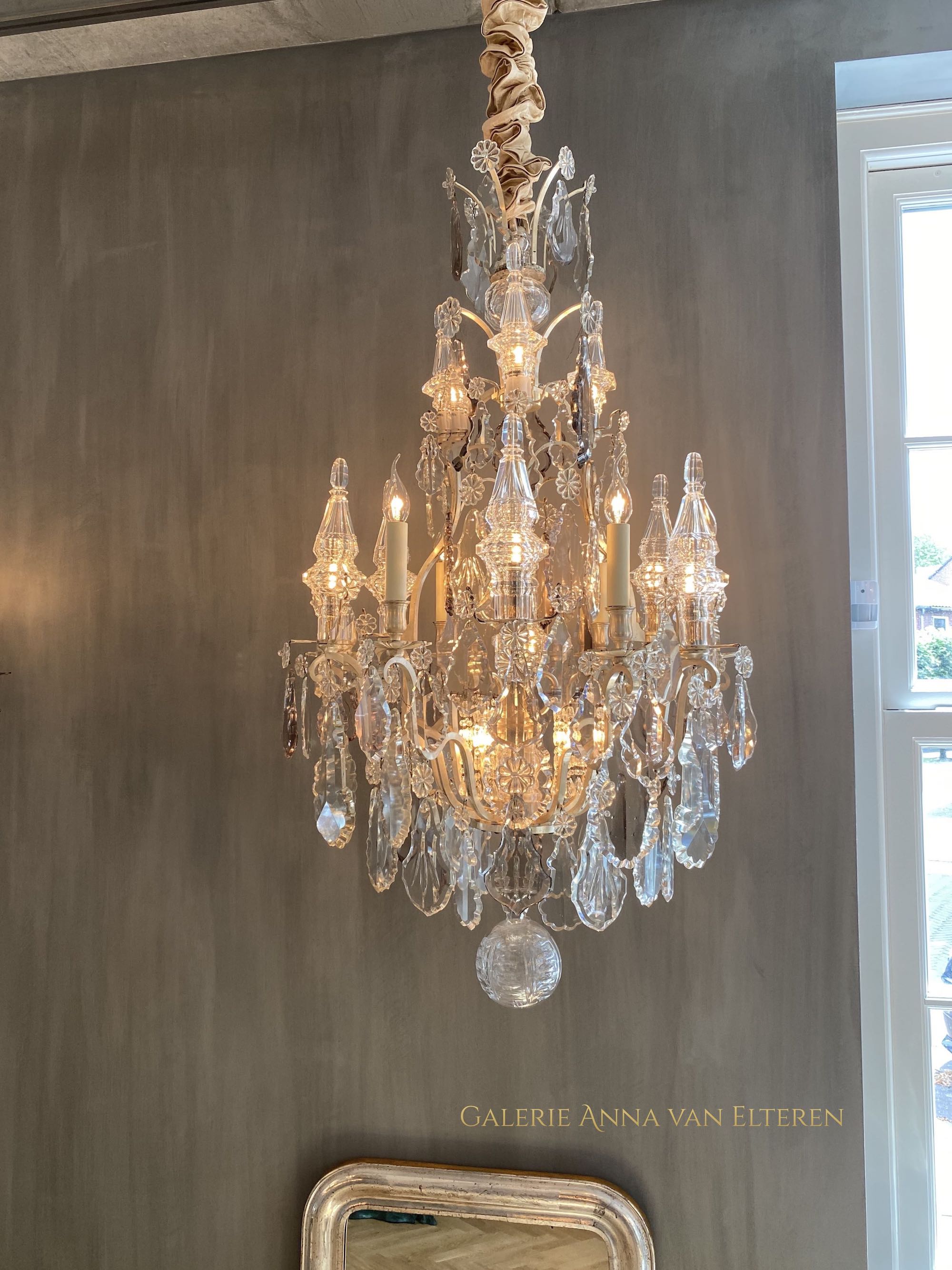 Large French chandelier in the style of Louis XV