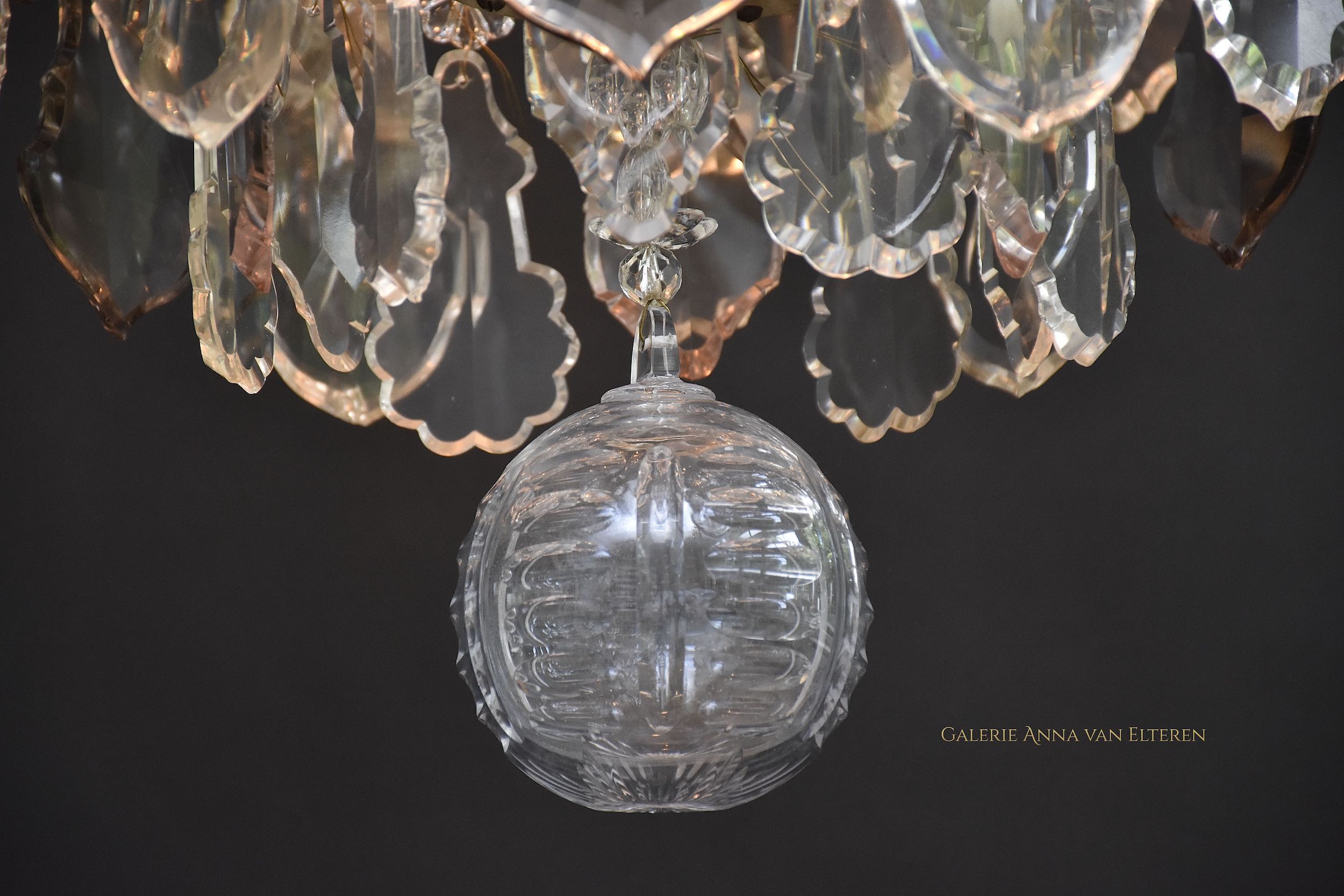 Large French chandelier in the style of Louis XV