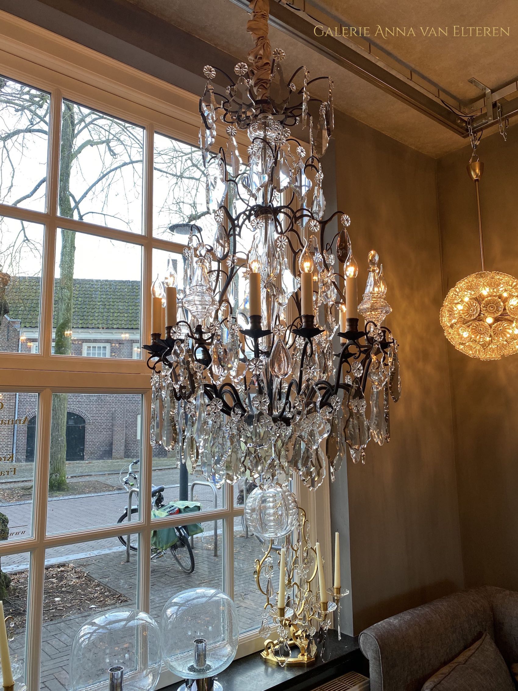 Large antique French chandelier in the style of Louis XV