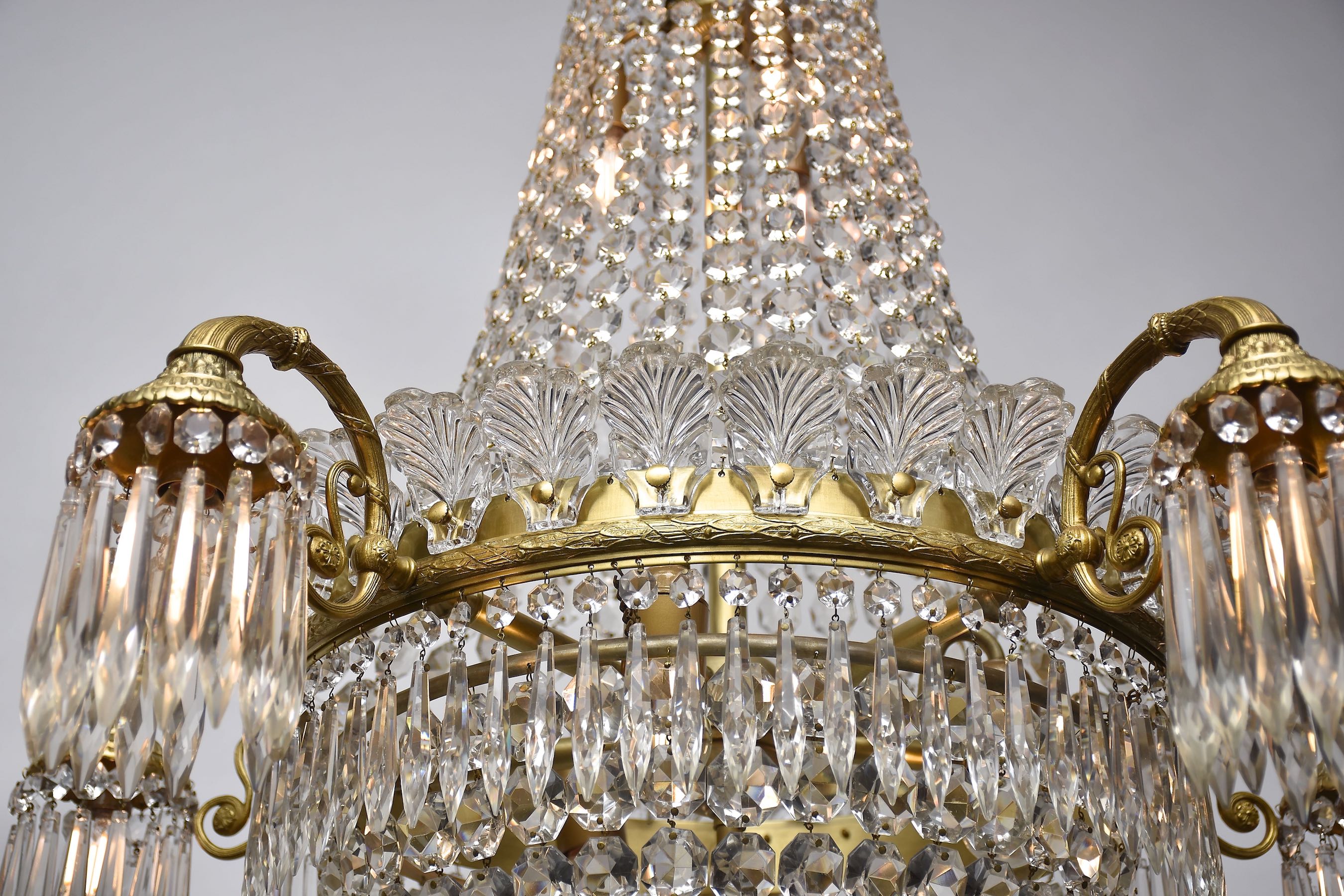 Antiker französischer Kronleuchter im Stil von Louis XVI