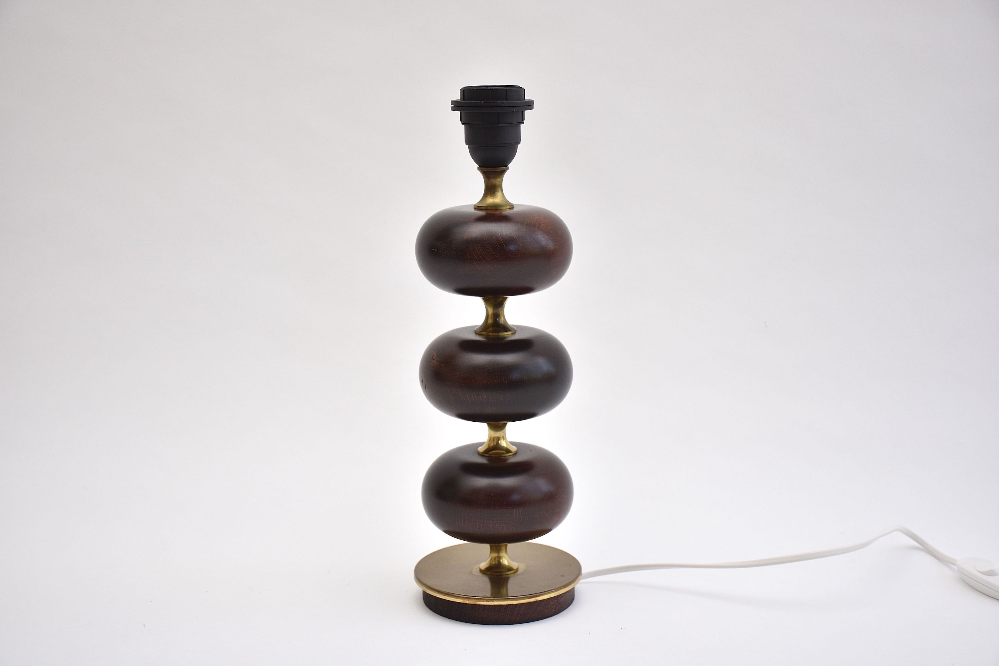 Mid-century Zweedse tafellamp van messing en beukenhout