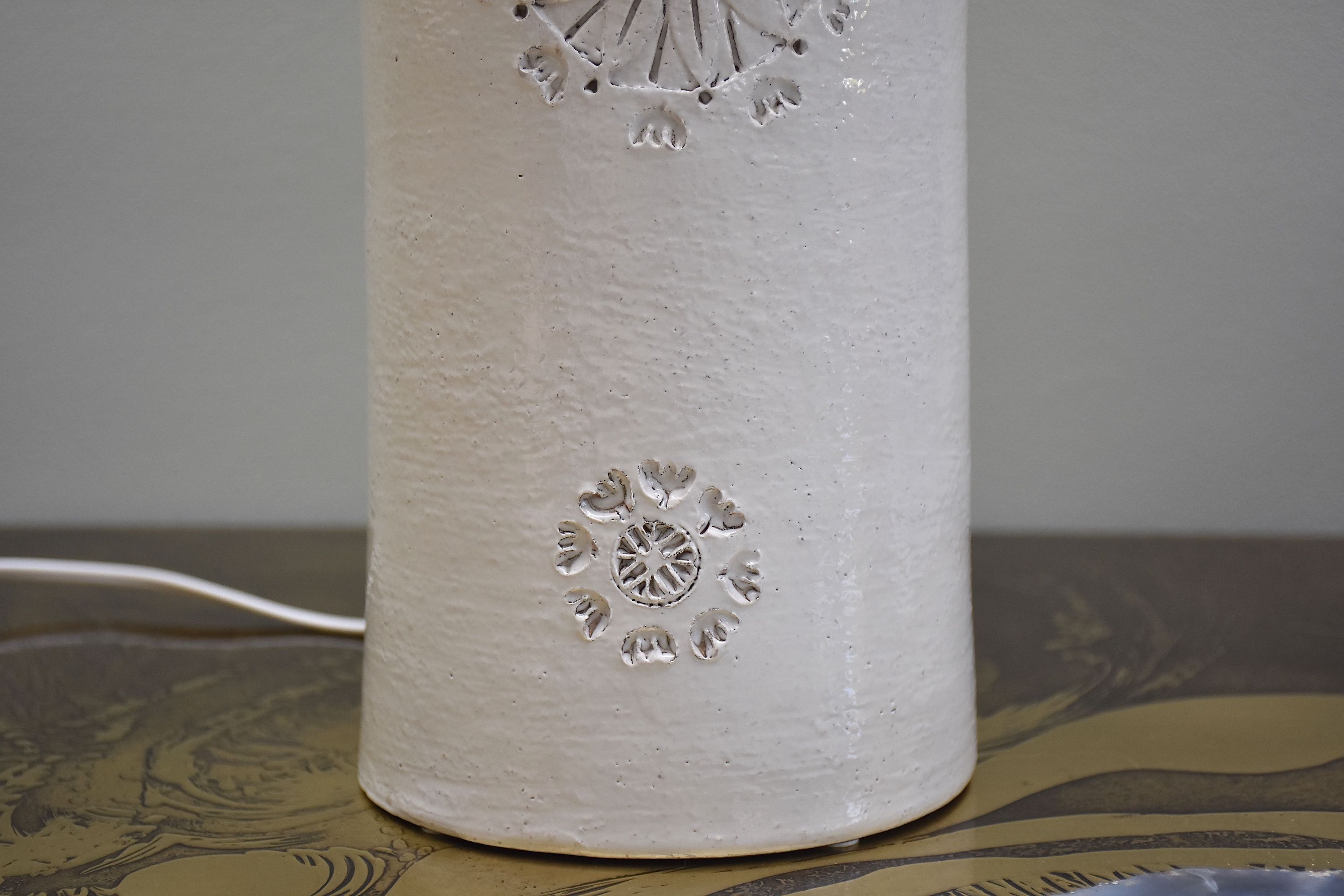 Mid-century ceramic glazed white table lamp by Bitossi