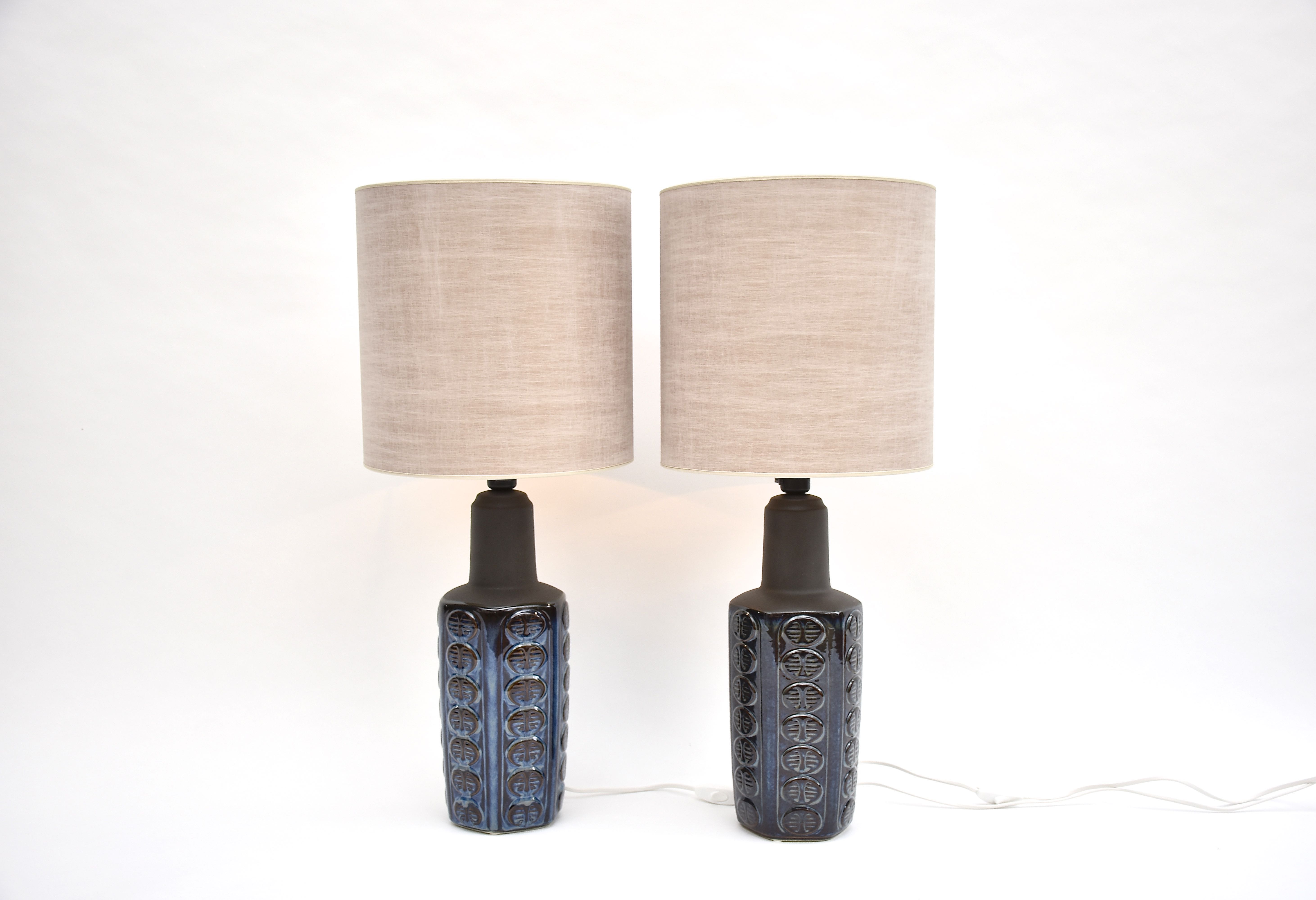 Een paar mid-century Deense keramische blauwe tafellampen van Einar Johansen
