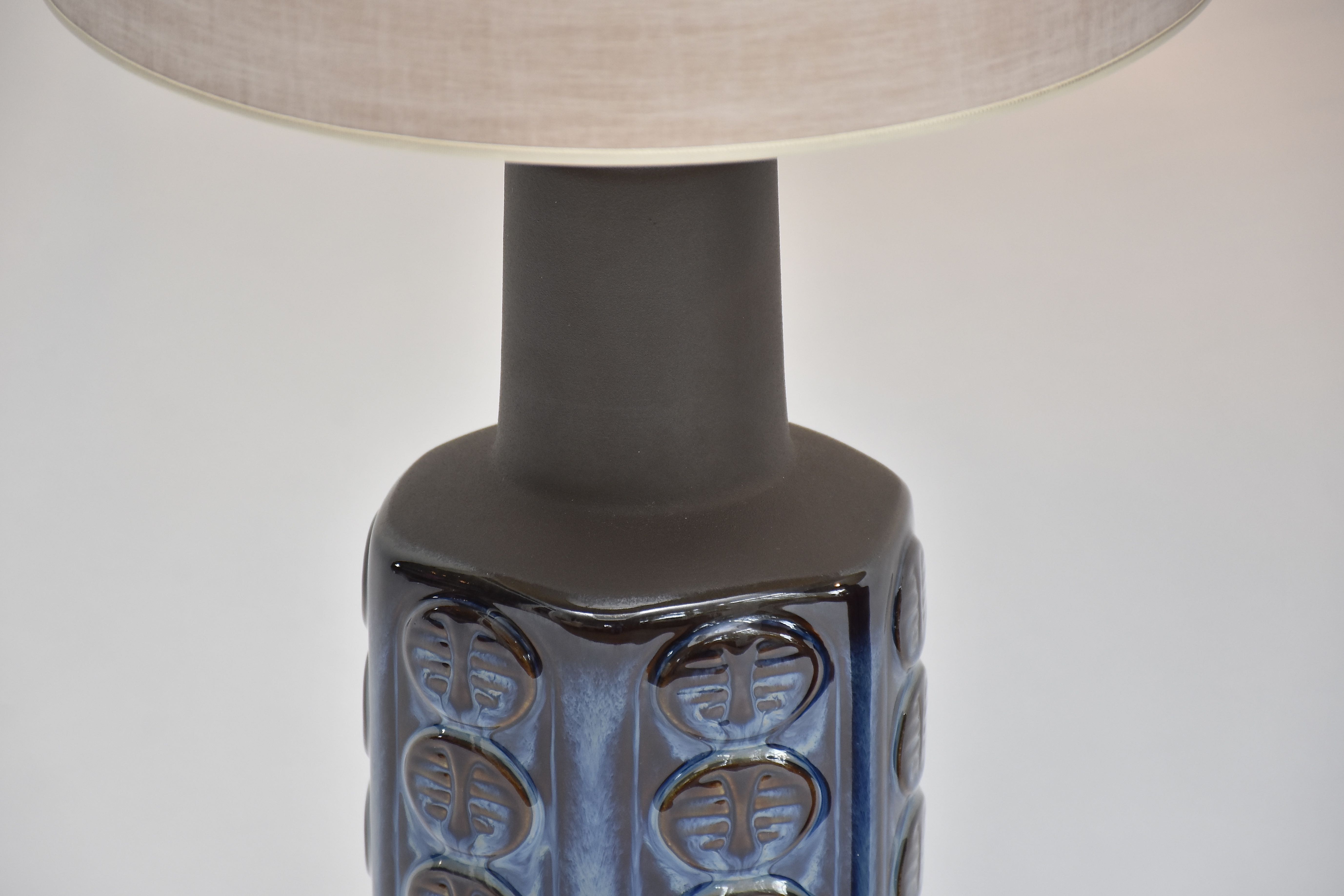 Een paar mid-century Deense keramische blauwe tafellampen van Einar Johansen