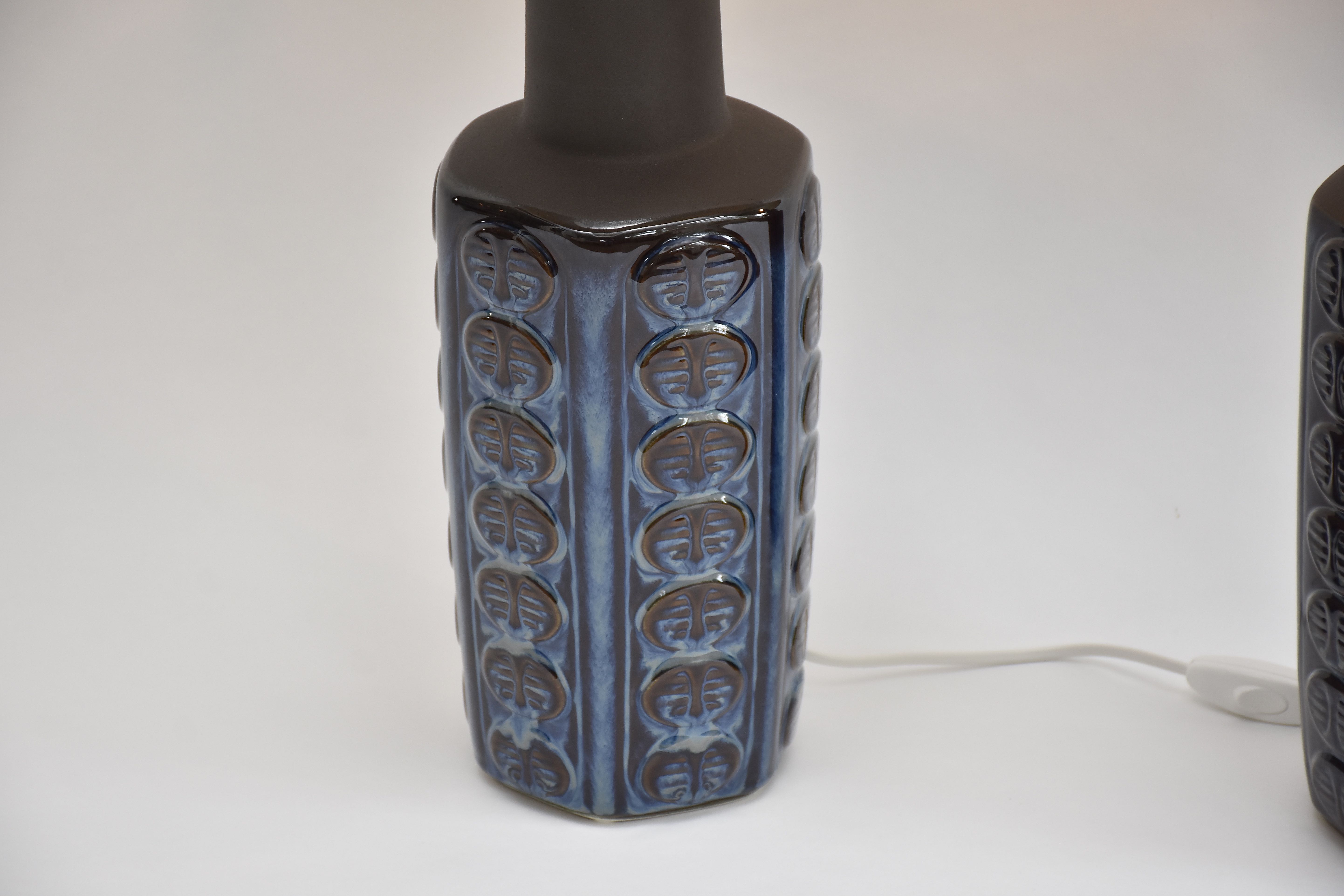 Een paar mid-century Deense keramische blauwe tafellampen van Einar Johansen