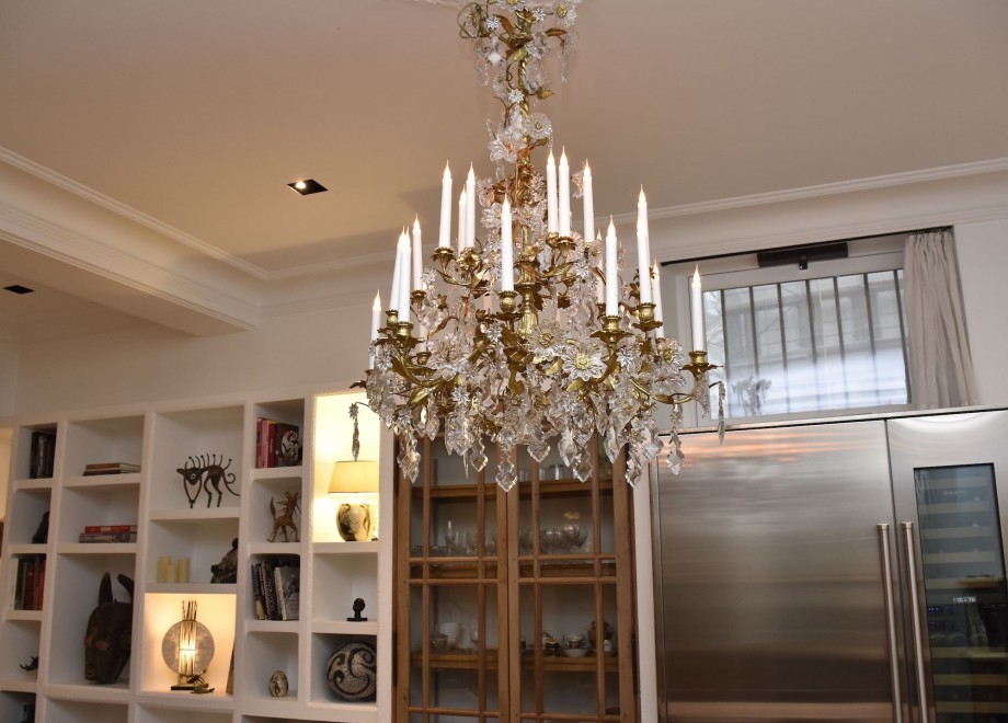 Floral chandelier in the Parisian home